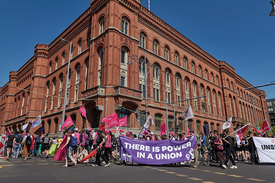 Traditionelle Demonstration des deutschen Gewerkschaftsbundes am 1. Mai in Berlin 2024.